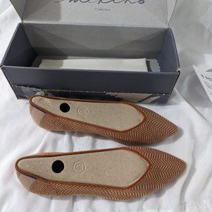 NIB Rothy's Camel Herringbone Points